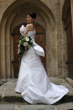 初めての博多織りウェディングドレスから・・・。