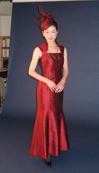 　大人の綺麗な服　「ＨＡＫＡＴＡ　ＭＯDＥＲＮ］