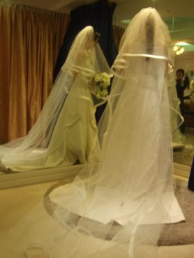 海外へ嫁ぐ・・・博多織りのウェディングドレスで！