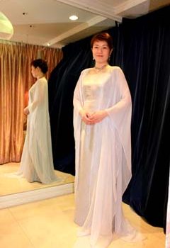 銀色の博多織ドレスでソプラノリサイタル・・・桃子先生!