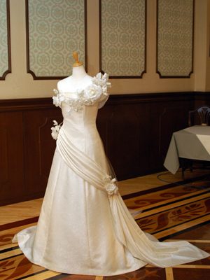 思い出のゼクシーの博多織ウェディングドレス