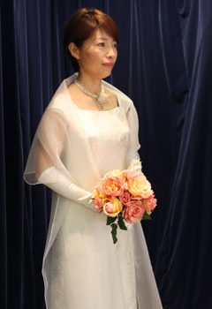 ハワイで輝いた博多織ウェディングドレス！