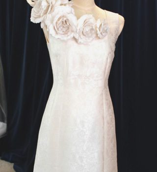 纏う！日本の絹の織物のドレス…伝統の美しさ