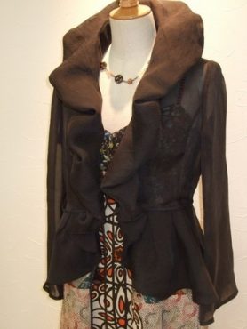 5月のパーティーに…。小顔効果のジャケット