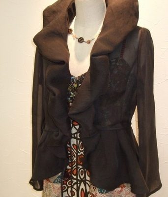 5月のパーティーに…。小顔効果のジャケット