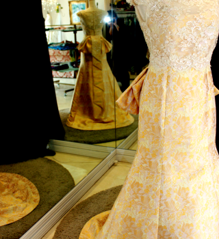 金色のドレスと和薔薇と生演奏