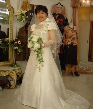 白雪姫の博多織ウェディングドレスの完成です！