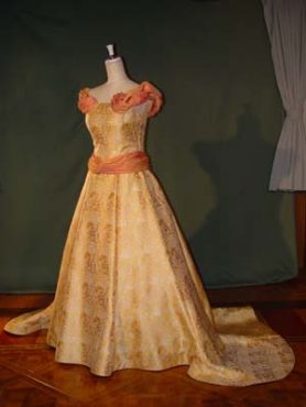 博多織ウェディングドレス物語（一話）・・・はじまりぃ～！！