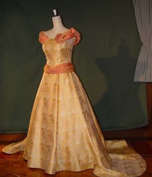 博多織ウェディングドレス物語（一話）・・・はじまりぃ～！！