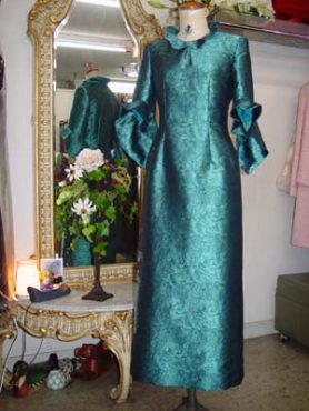 ウェディングドレスだけでなく博多織でカクテルドレスもいかが？