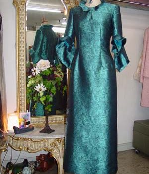 ウェディングドレスだけでなく博多織でカクテルドレスもいかが？