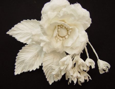 織江さんのウェディングの博多織りのコサージュができました！