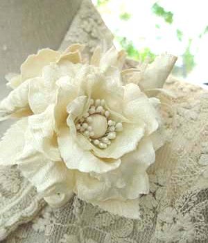 ウェディングのおよばれに・・・レースのジャケットと博多織コサージュは、ナイス！！