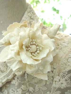 ウェディングのおよばれに・・・レースのジャケットと博多織コサージュは、ナイス！！