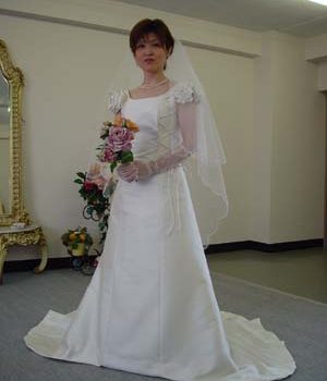 かおりさんの博多織ウェディングドレス・・・ちょっと遅れましたがもうすぐ完成です！