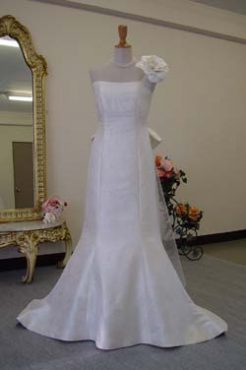 とってもスレンダーな恒子さんの博多織ウェディングドレス完成です！！夢見たとおりの出来栄えです！！