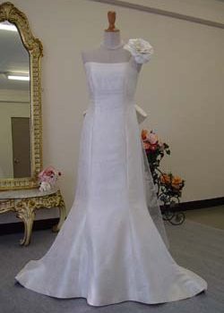 とってもスレンダーな恒子さんの博多織ウェディングドレス完成です！！夢見たとおりの出来栄えです！！