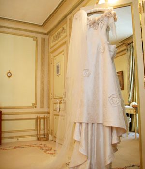 感動です！！パリでの「あきこさん」のお写真が届きました！！まずは・・・挙式前ホテルリッツから・・。