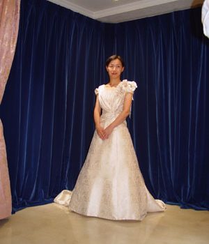 宏子さんの博多織ウェディングドレス・・・最終仮縫いが終わりました(^-^)b