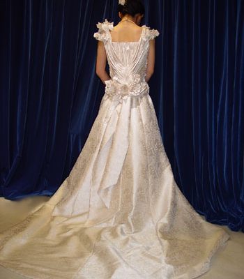 宏子姫の博多織りウェディングドレス・・・やっと完成です！！