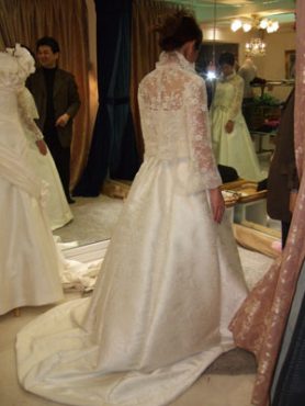 シンデレラの博多織ウェディングドレス！！