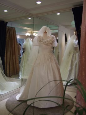 梅雨明けの晴天・・・・ひろ子さんの結婚式は「花・花・花の博多織ウェディングドレス」