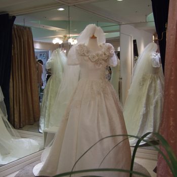 梅雨明けの晴天・・・・ひろ子さんの結婚式は「花・花・花の博多織ウェディングドレス」