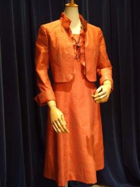 オレンジ色のサリーのドレス★