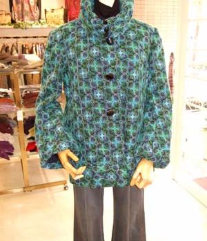 オール刺繍の素敵なハーフコート！