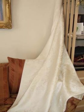 博多ゆり・・・博多織ドレス生地の出来上がり！！