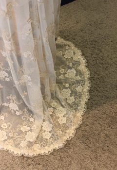 シンプルで上質なウェディングドレス