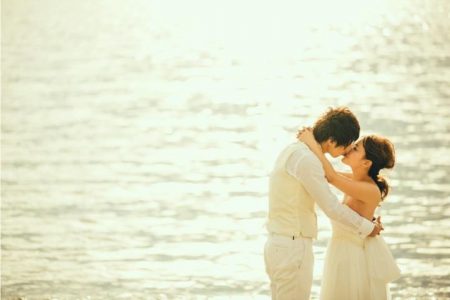 こんな海辺の結婚式もいい！