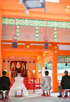 神社挙式で博多織ウェディングドレス