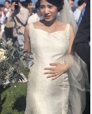 素敵！妊娠五か月のグラマラスな花嫁様