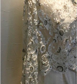 映画のワンシーンのよう！クチュールの技のオーダーウェディングドレス