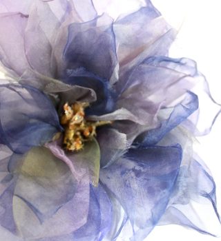 お守りになる・・・手作りのコサージュ