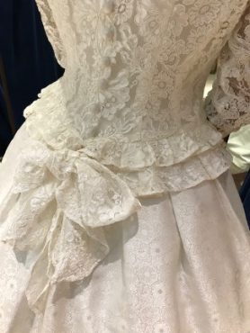 長袖でハイネック～肌を露出しないウェディグドレス