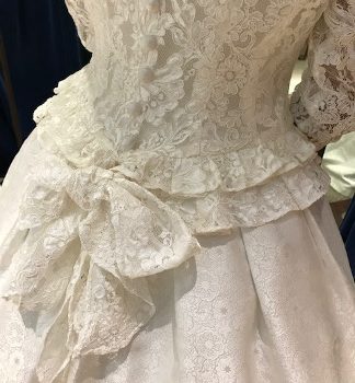 長袖でハイネック～肌を露出しないウェディグドレス