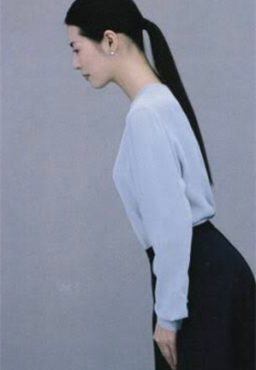 大切な場所での美しい所作は、日本の正しいお辞儀から