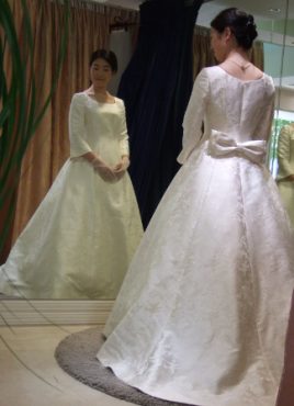 奥ゆかしい花嫁衣裳と言われます！・・・博多織ウェディングドレス